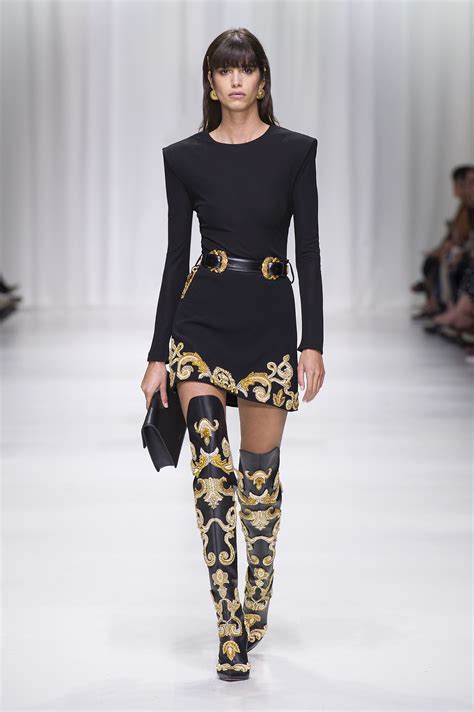 abiti versace 2019|versace bronze columns.